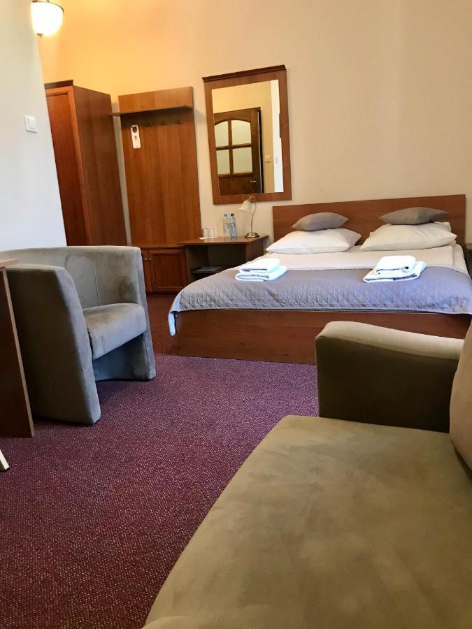 Hotelik Polonia Lowicz Ngoại thất bức ảnh